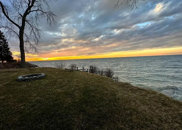 Lakefront Home W/Brilliant Views